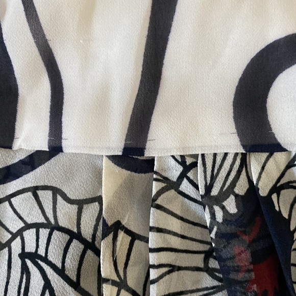 Lane Bryant Sheer Floral Print Short Flutter Sleeve Scoop Neck Top - Picture 4 of 10